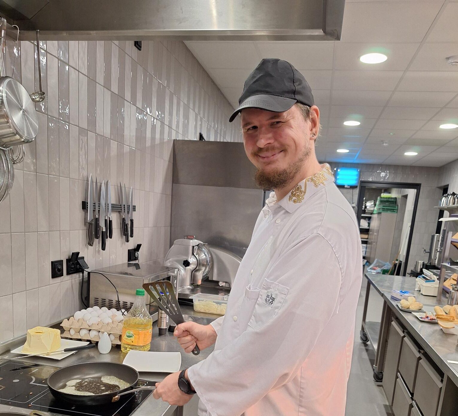 Midas aan het werk in de keuken
